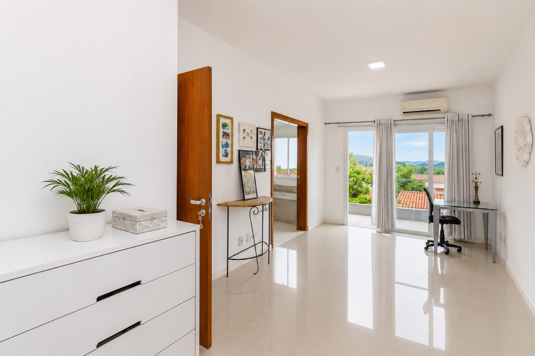 Suíte dos filhos com vista e acesso à sacada