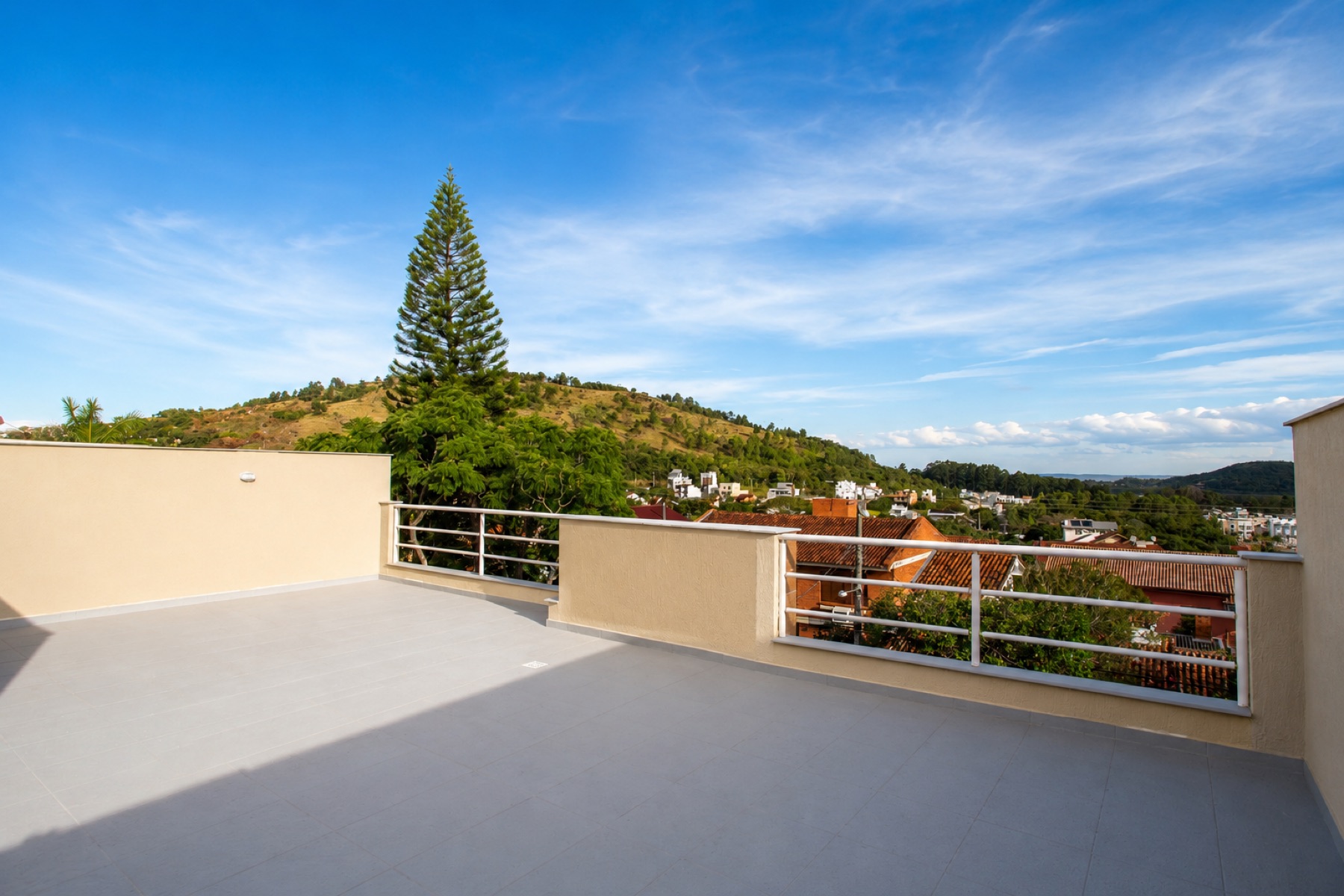 Vista dos fundos para a área verde preservada
